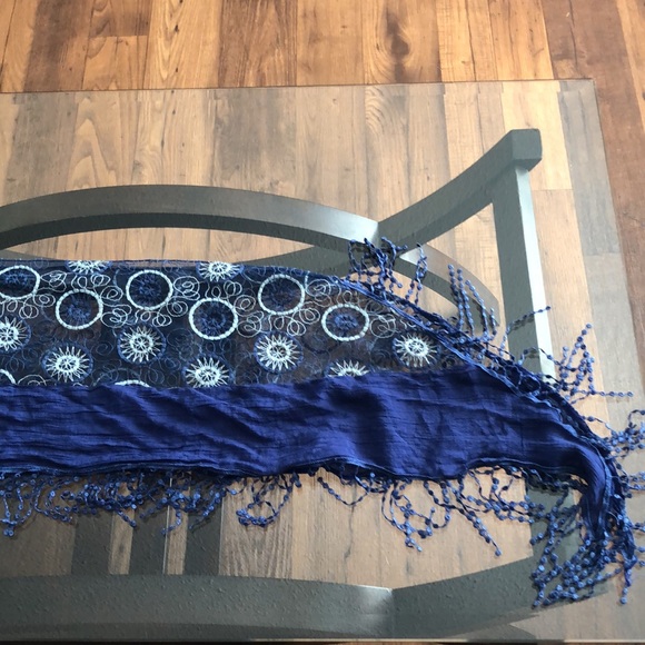 3 accessory scarves - Picture 2 of 6